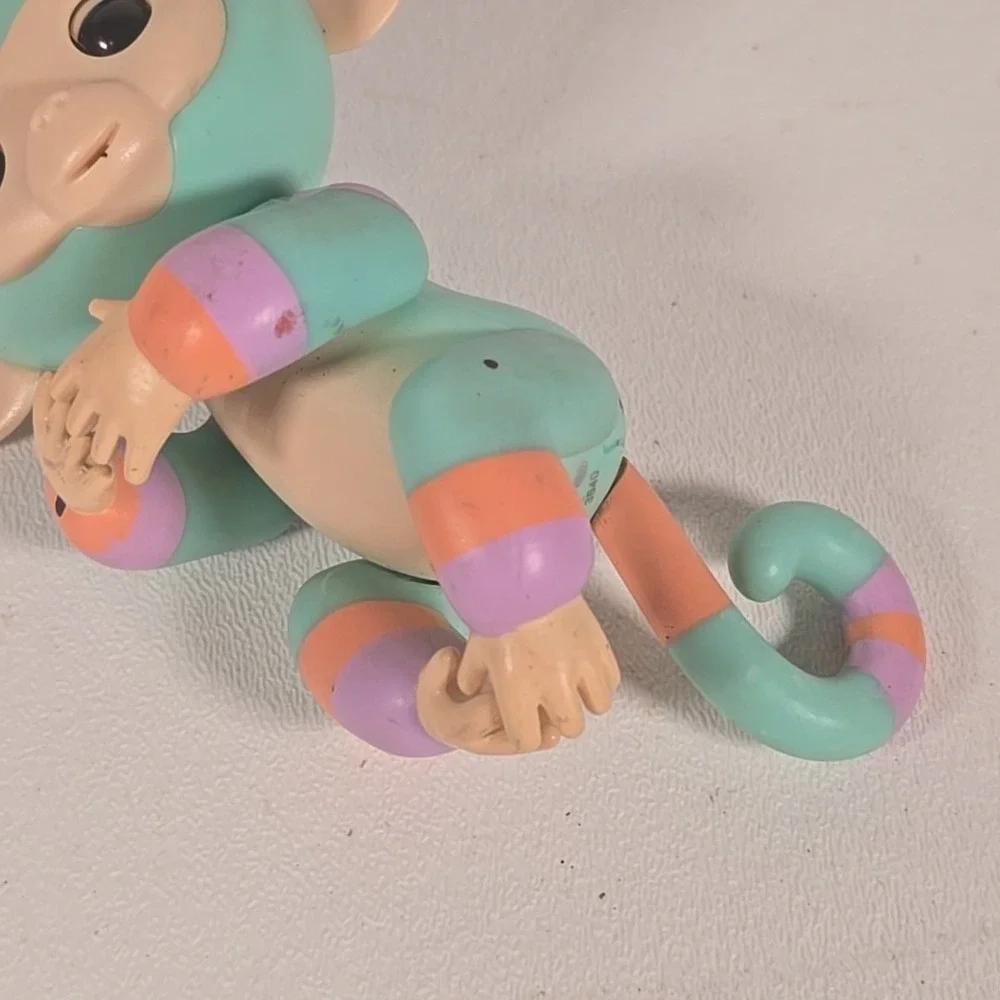 Fingerling‎ Rainbow Monkey- Heads Eyes Move Talks Electronic + Mini